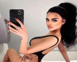 The star is a tattoo freak and has various tattoos on different body parts including her wrist, stomach, and side rib.